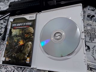 Juego para wii y arma para los mandos