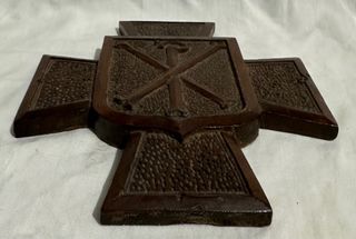 Guerra civil talla madera emblema Acción Católi