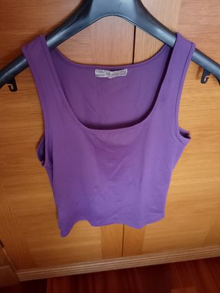 Camiseta chica de asas. Morada. Talla M 