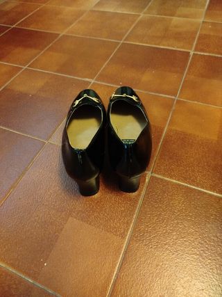 Tacones negros