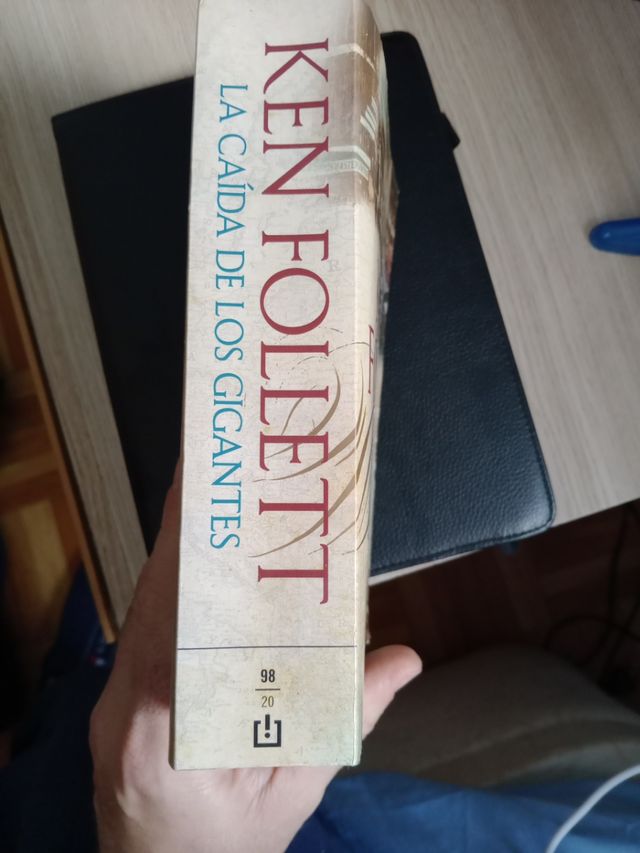 La caída de los gigantes (The Century 1) (Spanish Edition)