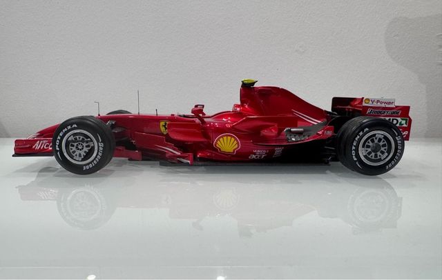 Ferrari f2007 1:18 Hot Wheels elite