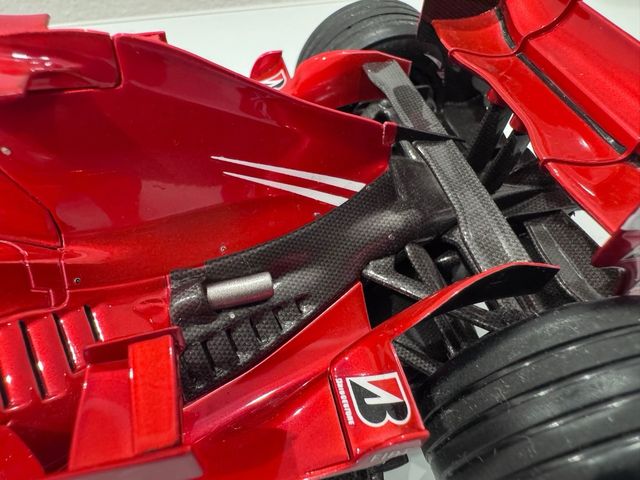 Ferrari f2007 1:18 Hot Wheels elite