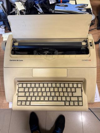 Maquina de escribir Olympia Carrera de Luxe