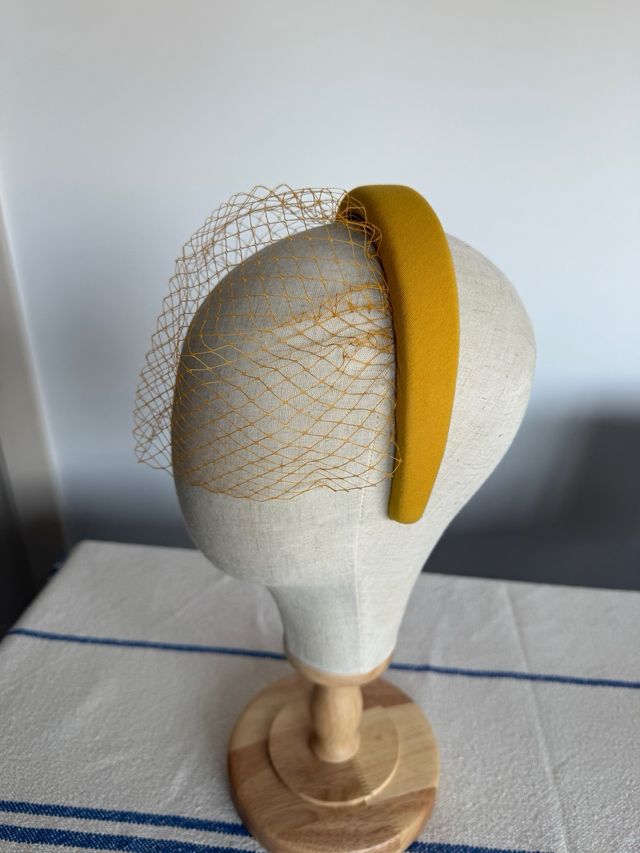 Copricapo con anello in senape semplice