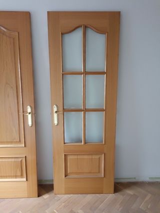 Puertas nuevas de madera