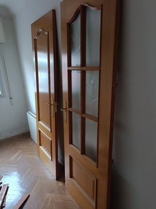 Puertas nuevas de madera
