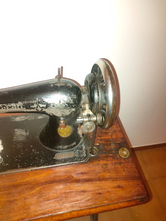 Escritorio oficina + silla naranja