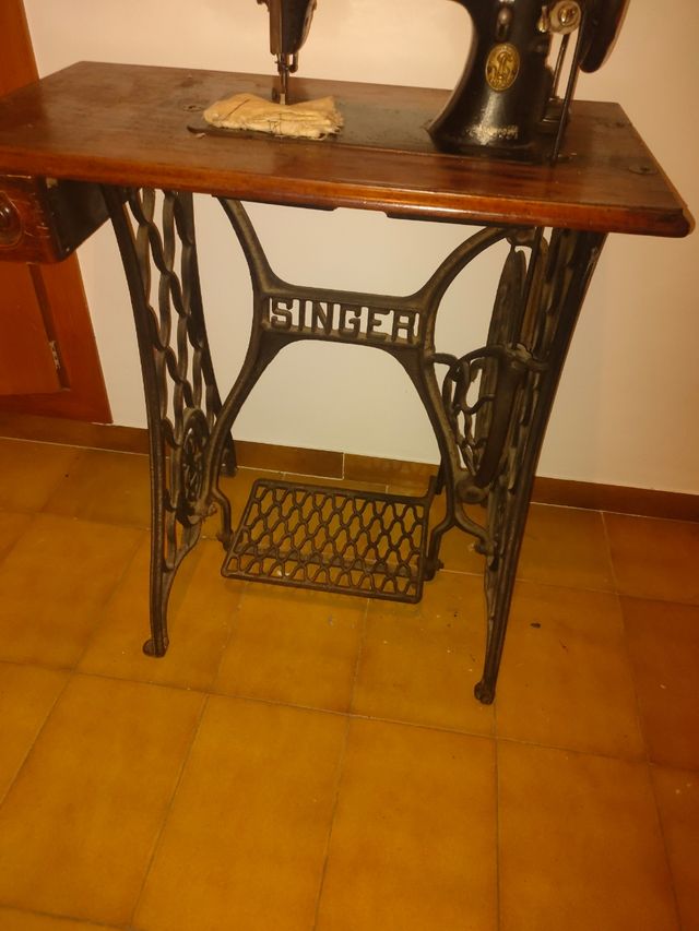 Escritorio oficina + silla naranja