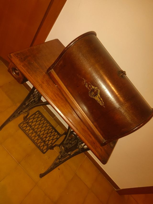 Escritorio oficina + silla naranja