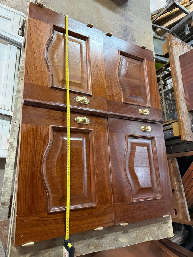 Puertas de madera nuevas para muebles empotrados
