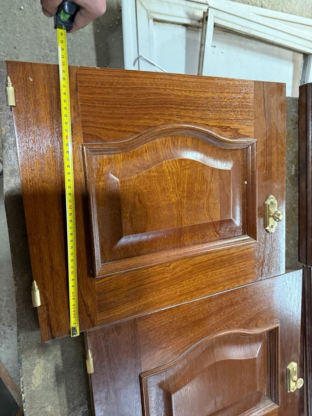 Puertas de madera nuevas para muebles empotrados