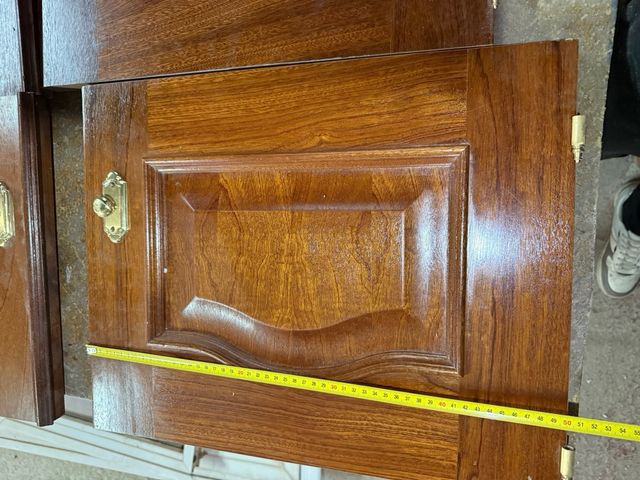 Puertas de madera nuevas para muebles empotrados