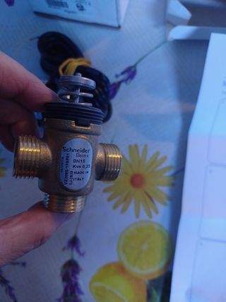 Valvola 3 vie più servomotore Schneider