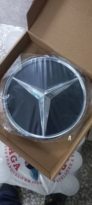 Emblema frontal mercedes