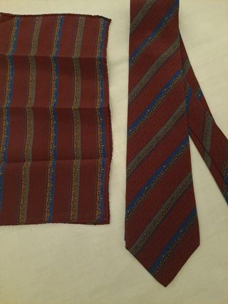 Cravatta con foulard da taschino pura seta