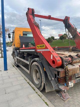 Camión portacontenedores