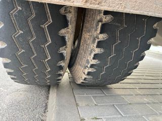 Camión portacontenedores