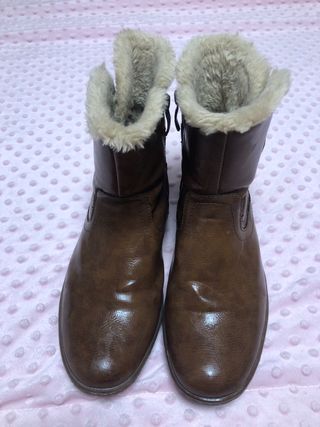 Botines marrones planos pies delicados 40