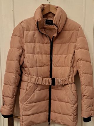 Chaqueta o abrigo acolchado talla XL.