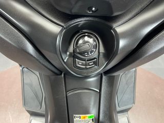 YAMAHA XMAX 400 ABS PLATA