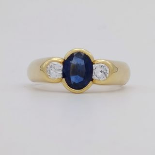 Anillo de Oro de 18k con Zafiro y