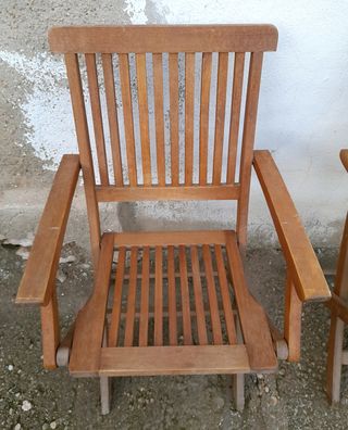 PAREJA DE SILLONES PLEGABLES MARCA “FSC”.