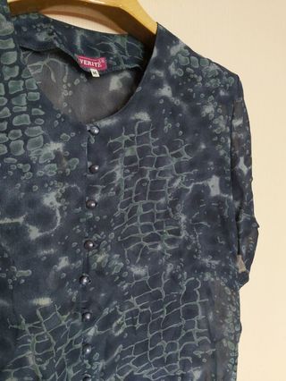 Blusa T-46 azul noche estampada fina