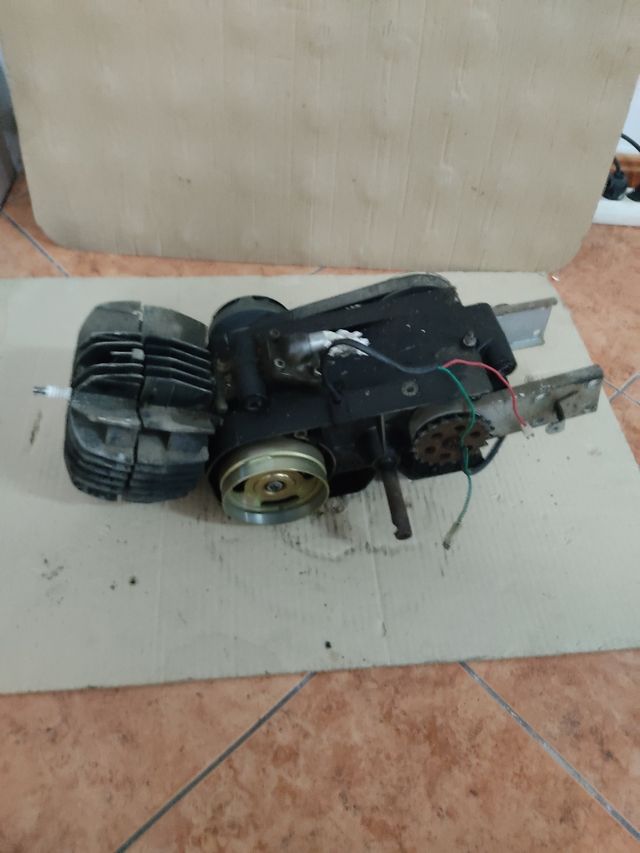 Motor Derbi Variant SLE Botón Rojo 