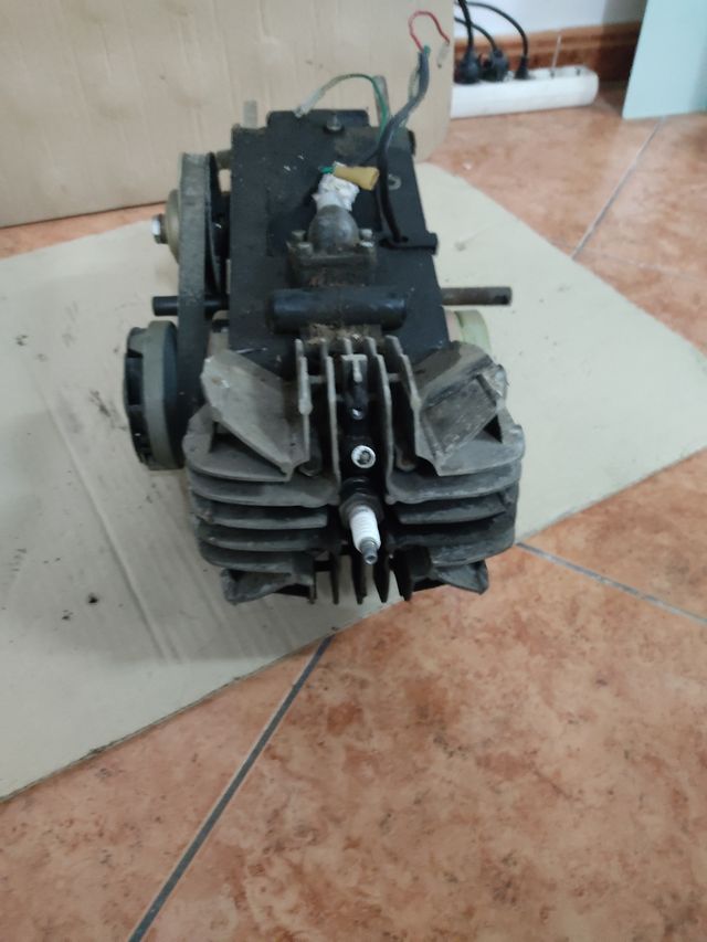 Motor Derbi Variant SLE Botón Rojo 