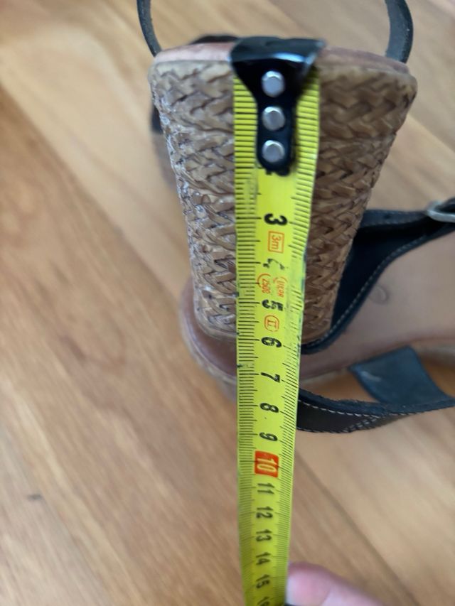 Sandalia piel cuña 6 cms, imitacion esparto