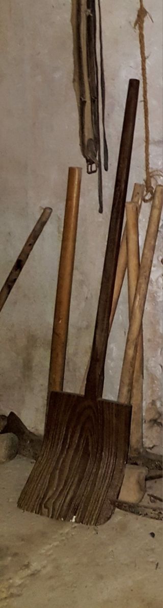 Pala de madera antigua