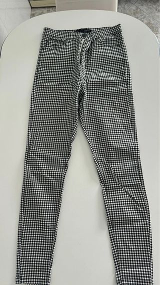 Pantalon pitillos súper HighWaist Stradivarius 38