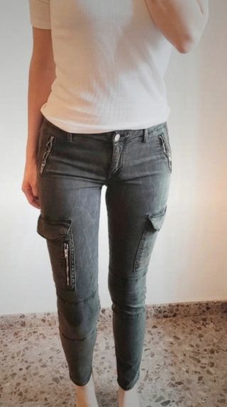 Pantalón Zara cargo 