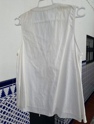 Camisa volantes sin mangas Stradivarius 