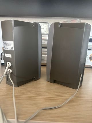 Par de altavoces portatiles con cable