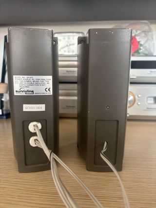 Par de altavoces portatiles con cable