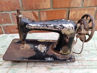 Maquina de coser antigua Singer