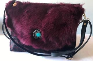 Bolso piel y pelo negro burdeos 