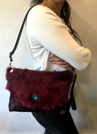 Bolso piel y pelo negro burdeos 
