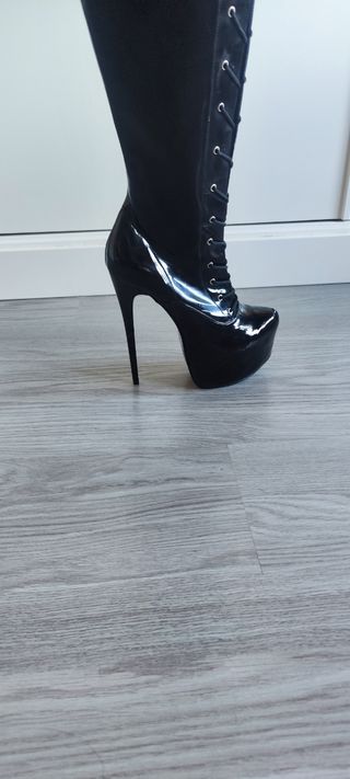 Botas altas fetichistas