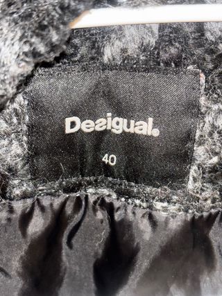 Abrigo de mujer marca Desigual
