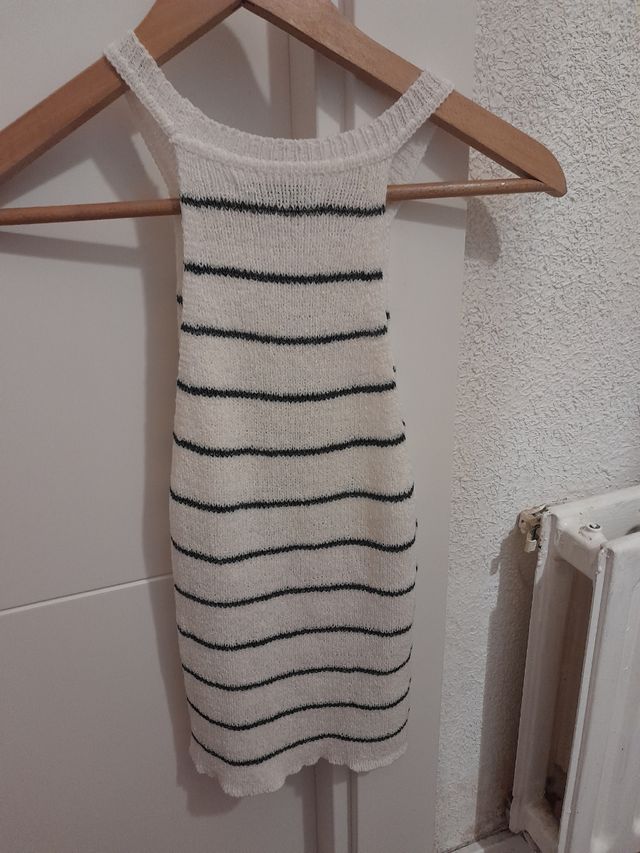 Camiseta de verano con rayas nueva