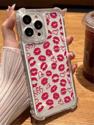 Cover con design labbra e cuori