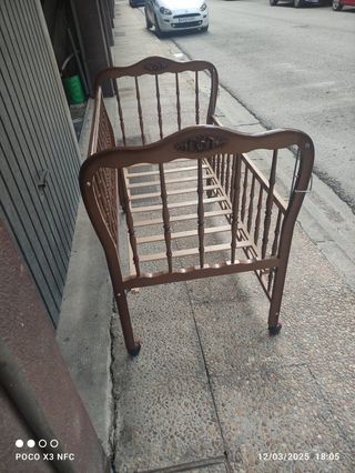 Cuna de madera