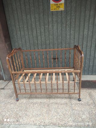 Cuna de madera