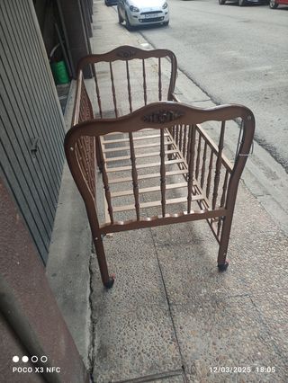 Cuna de madera