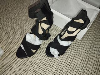 Tacón sandalia ZARA sin estrenar 