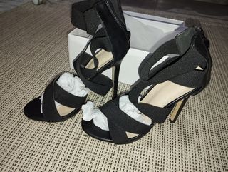 Tacón sandalia ZARA sin estrenar 