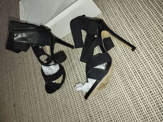 Tacón sandalia ZARA sin estrenar 